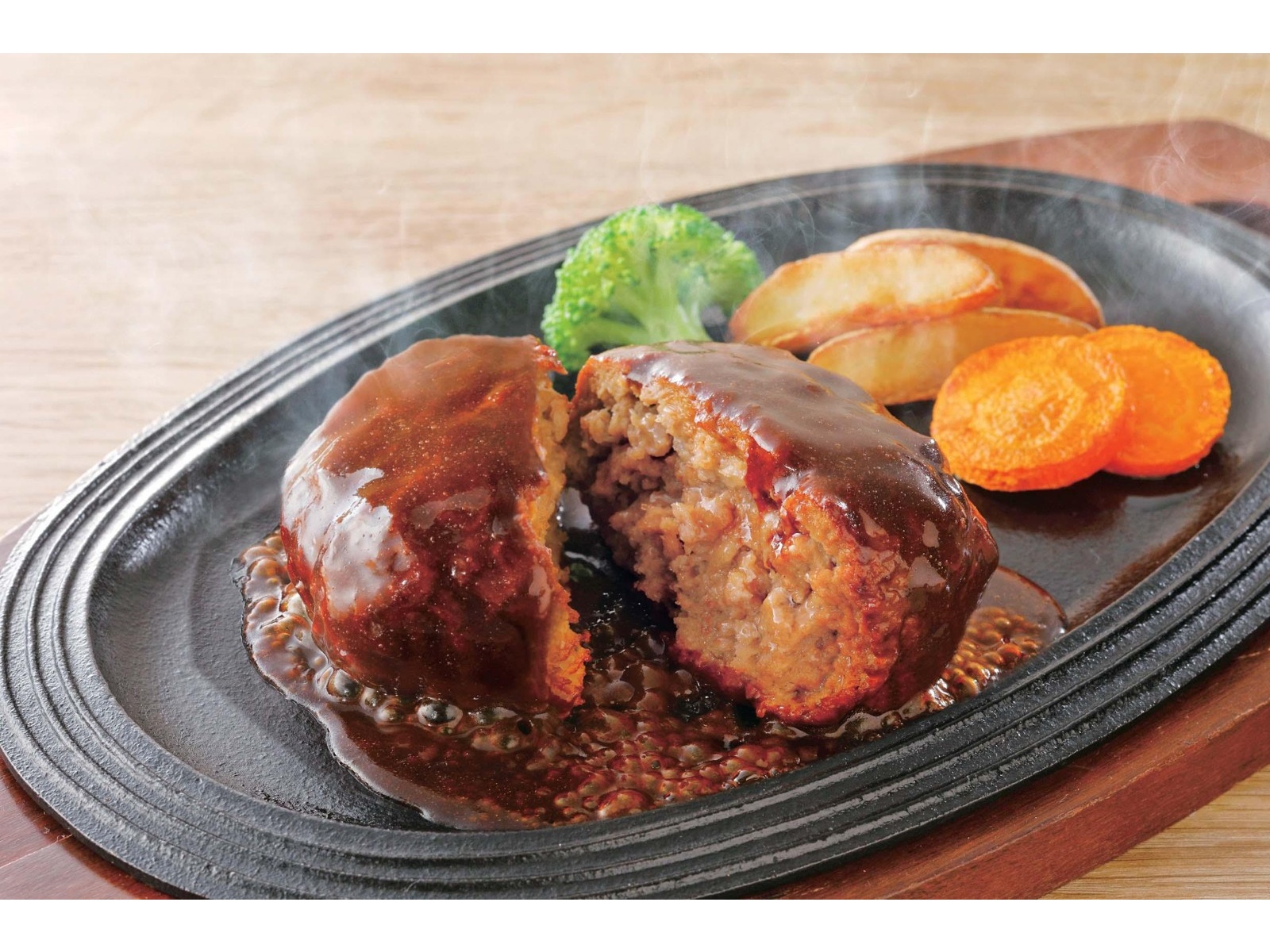 福留ハム デカうまハンバーグ 自家製デミグラスソース 278g| コープ