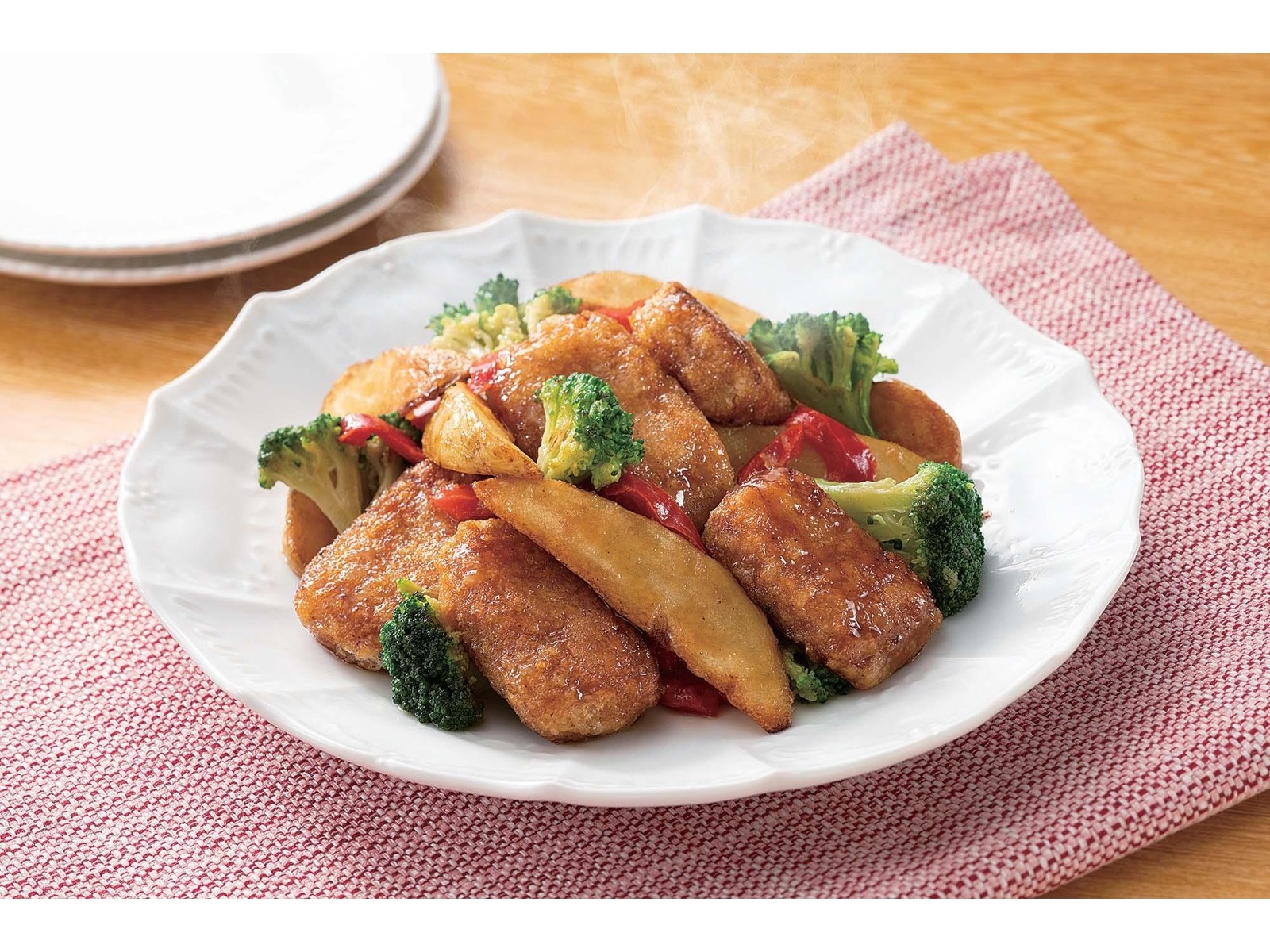 CO・OP 北海道産秋鮭メンチ＆ポテトのオニオンソース 250g（具材
