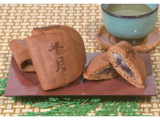 打出の小槌本舗 黒糖もち半月 5コ入| コープこうべネット