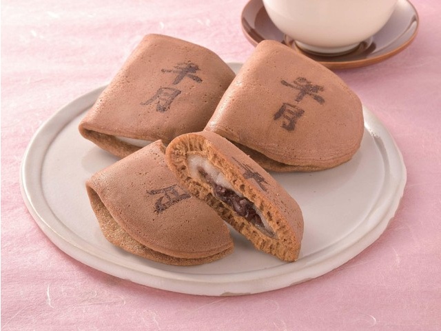 打出の小槌本舗 黒糖もち半月 5コ入| コープこうべネット