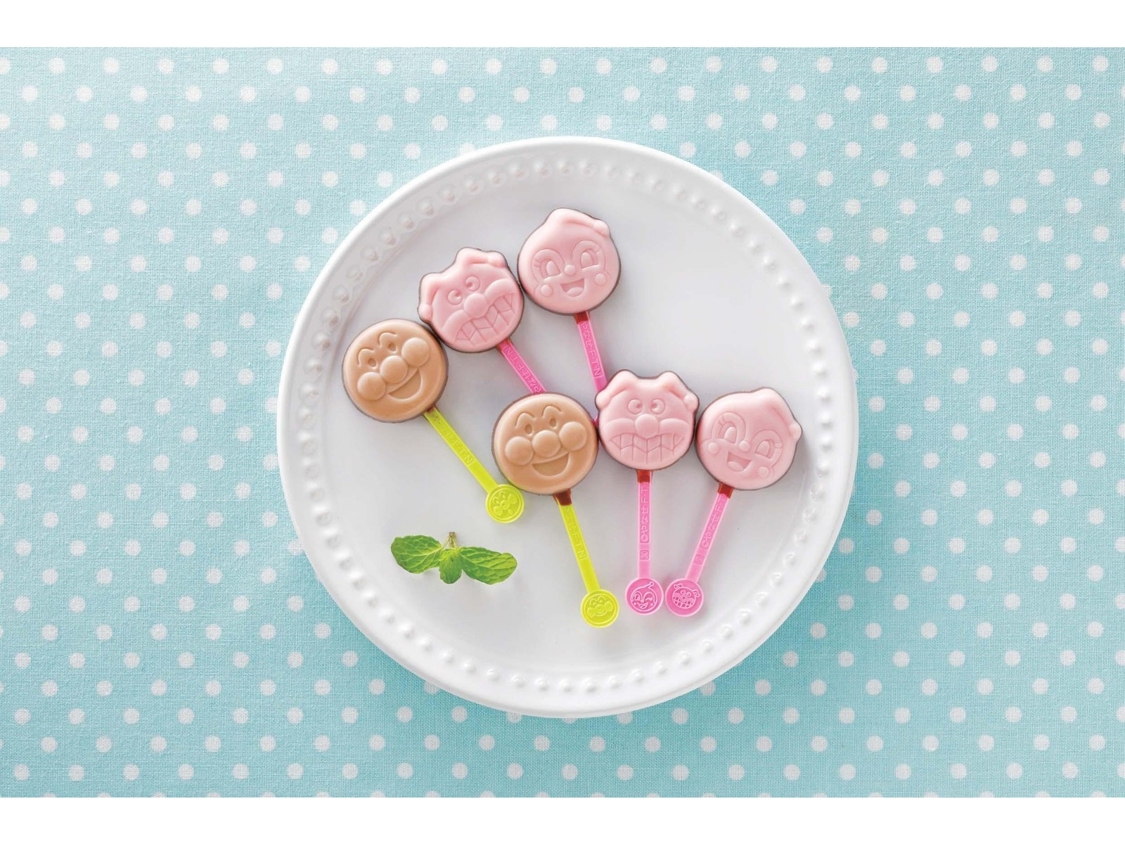 不二家 アンパンマンミニペロペロチョコ 1箱（25本入）| コープ