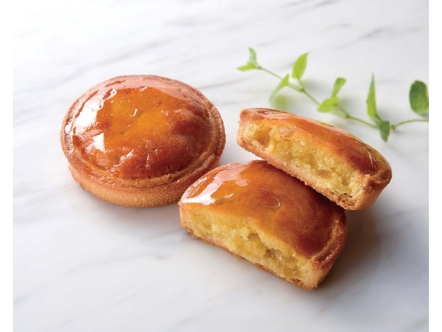 のレモンタルトとシールとピンバッチのセットあり販売 ボンブアニバーサリー レモンタルト 1箱（4コ入）| コープこうべ