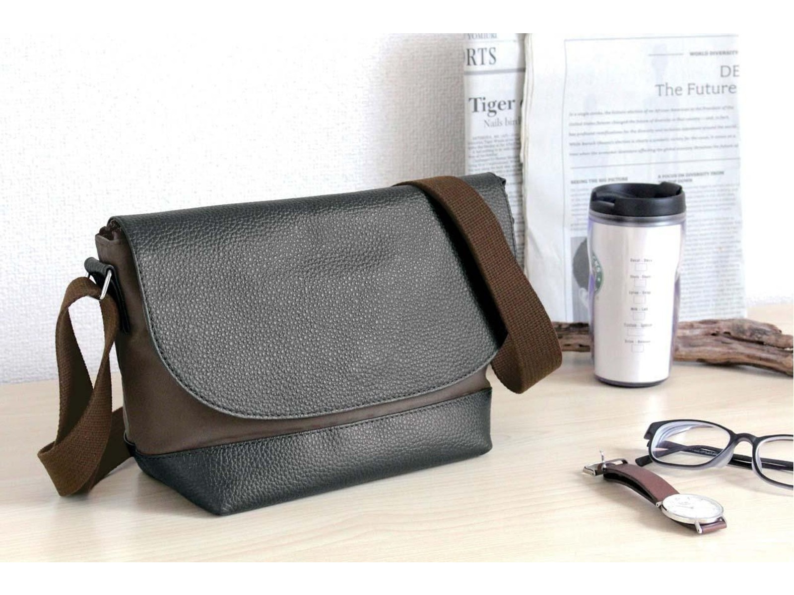 ✨極美品✨ロエベ　大容量メッセンジャーバッグ　キャンバス×レザー　ブラック GIORGIO ARMANI キャンバス レザー メッセンジャーバッグ