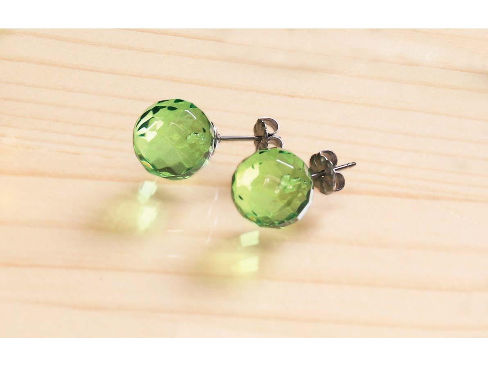 【美品】鼈甲×グリーン琥珀ピアス 琥珀ピアス - 久慈琥珀オンラインショップ