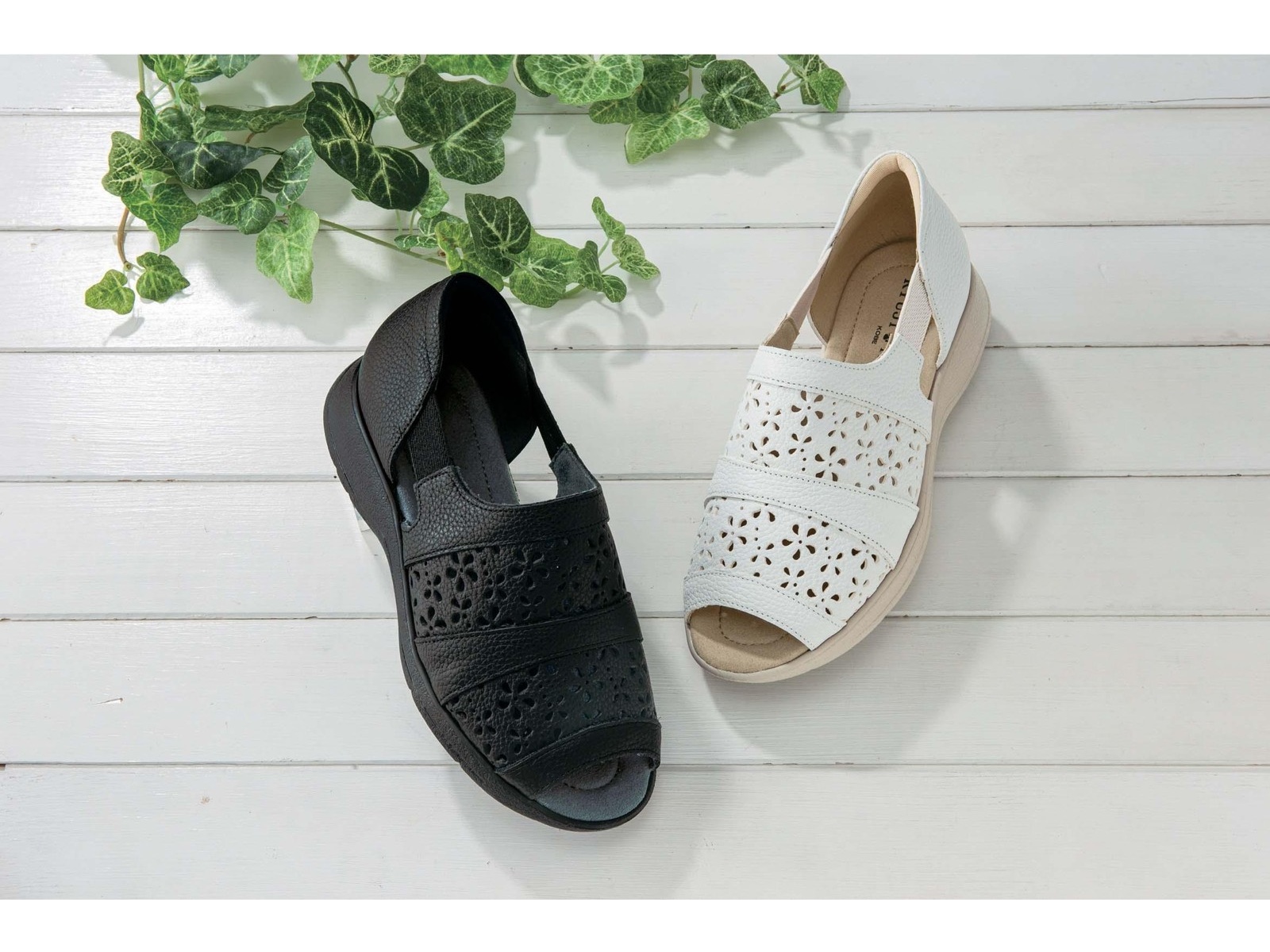 HIMIKO オープントゥ ホワイトミュール　本革(シープ) オーレリー 85 | ブライダル ホワイトパテントレザー・パンプス