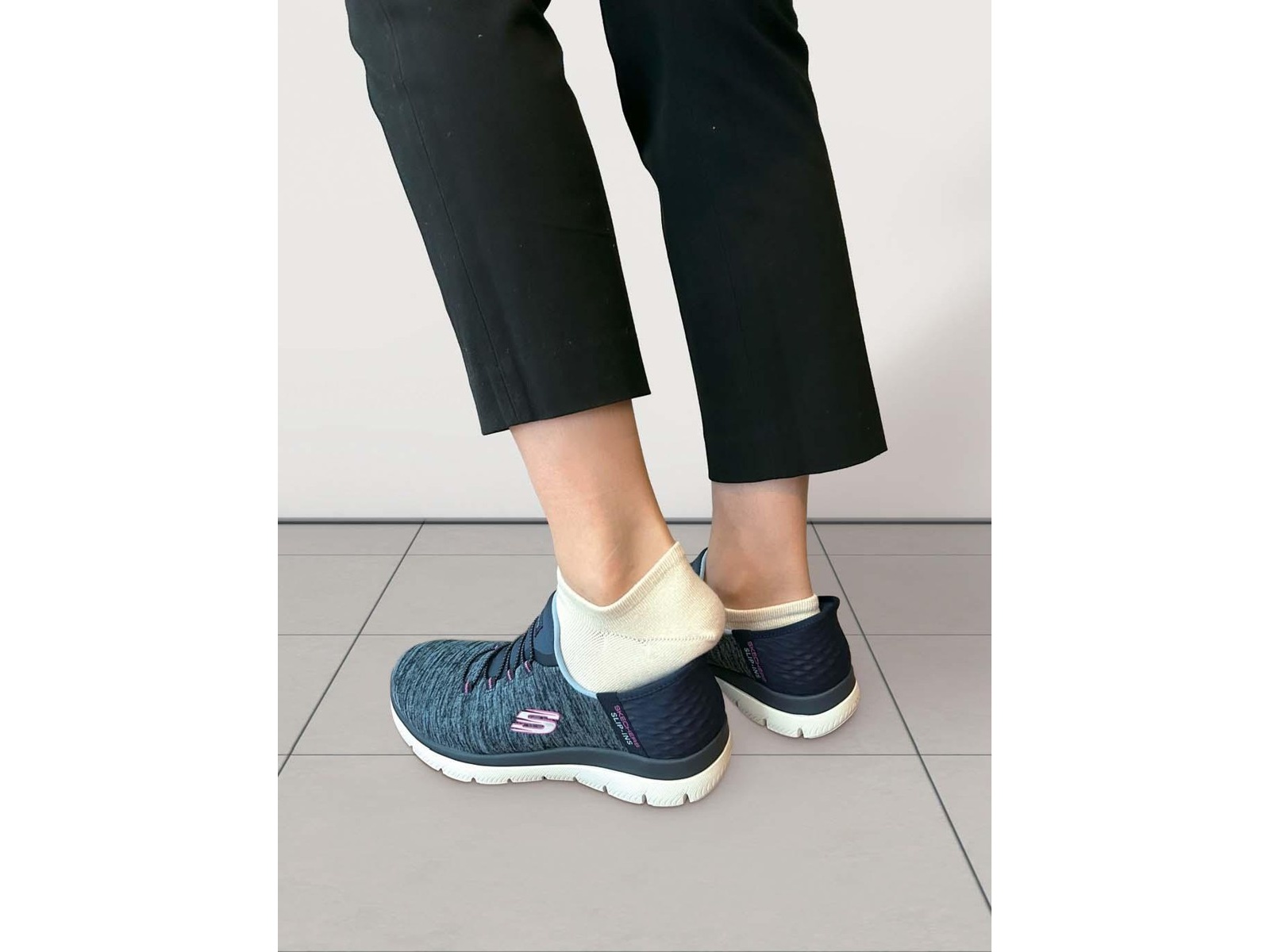 deinenschatzページ★3点 SKECHERS Slip-ins SUMMITS-DAZZLING-HAZE 1足 ネイビー 23.5cm