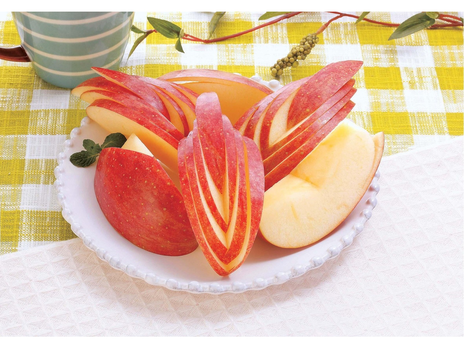 早生ふじりんご（スレキズ・ツル割） 650g（2～3コ入・小玉