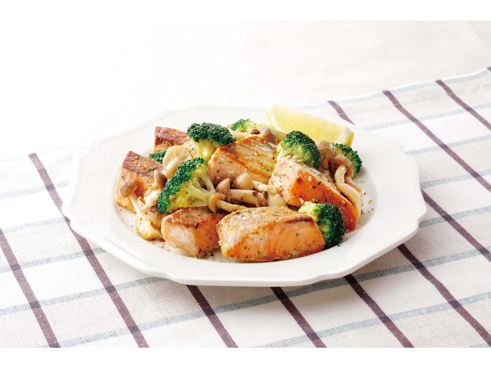 マルタ水産 秋鮭便利切身(皮とり) 15切入（300g）| コープこうべネット