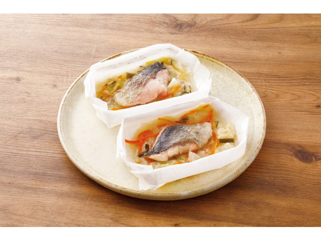 信光 骨取り秋鮭と彩り国産野菜の和風オイル蒸し<紙包み> 220g
