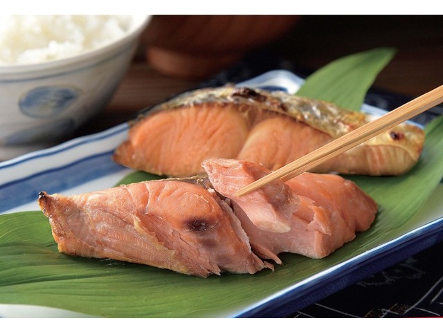 鮭尻尾約５ｋ  特明太２ｋ ２セット  coppa 阿部商店 塩秋鮭切身（氷塩熟成） 5切入（275g）| コープこうべ