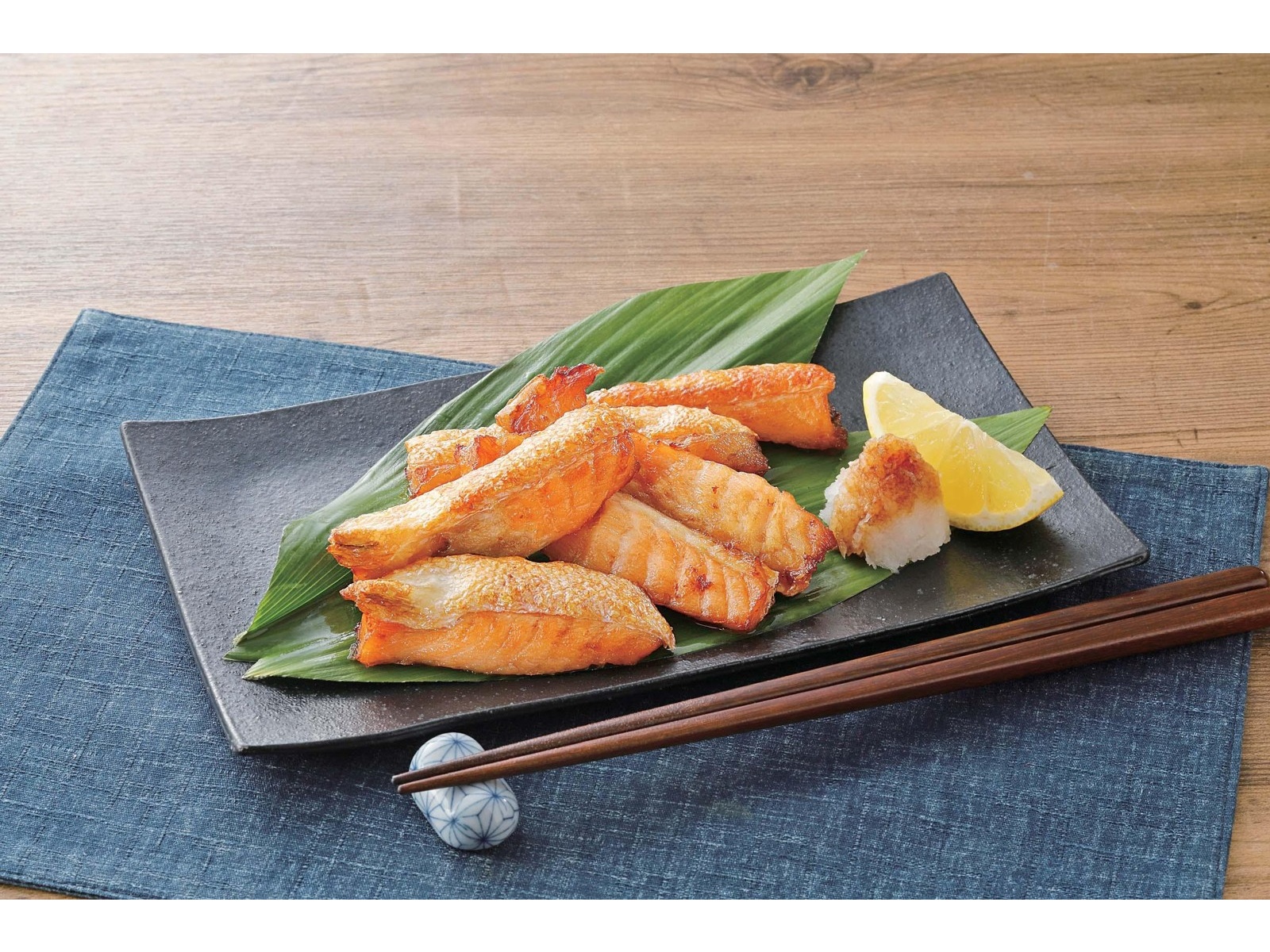 協同食品センター サーモンハラス塩焼き 100g（5～10切入