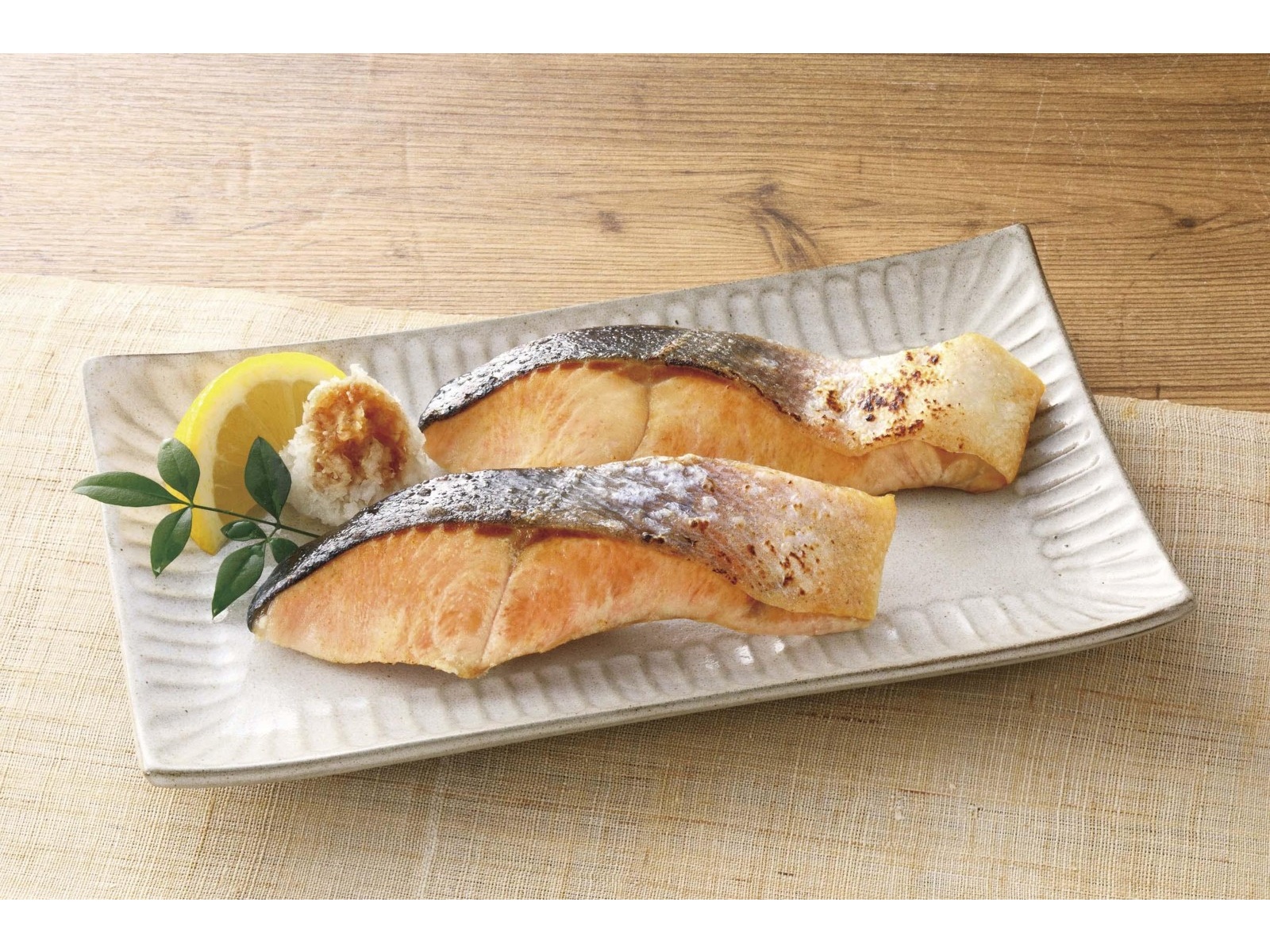 川喜 天然銀鮭塩切身 3切入（180g）| コープこうべネット