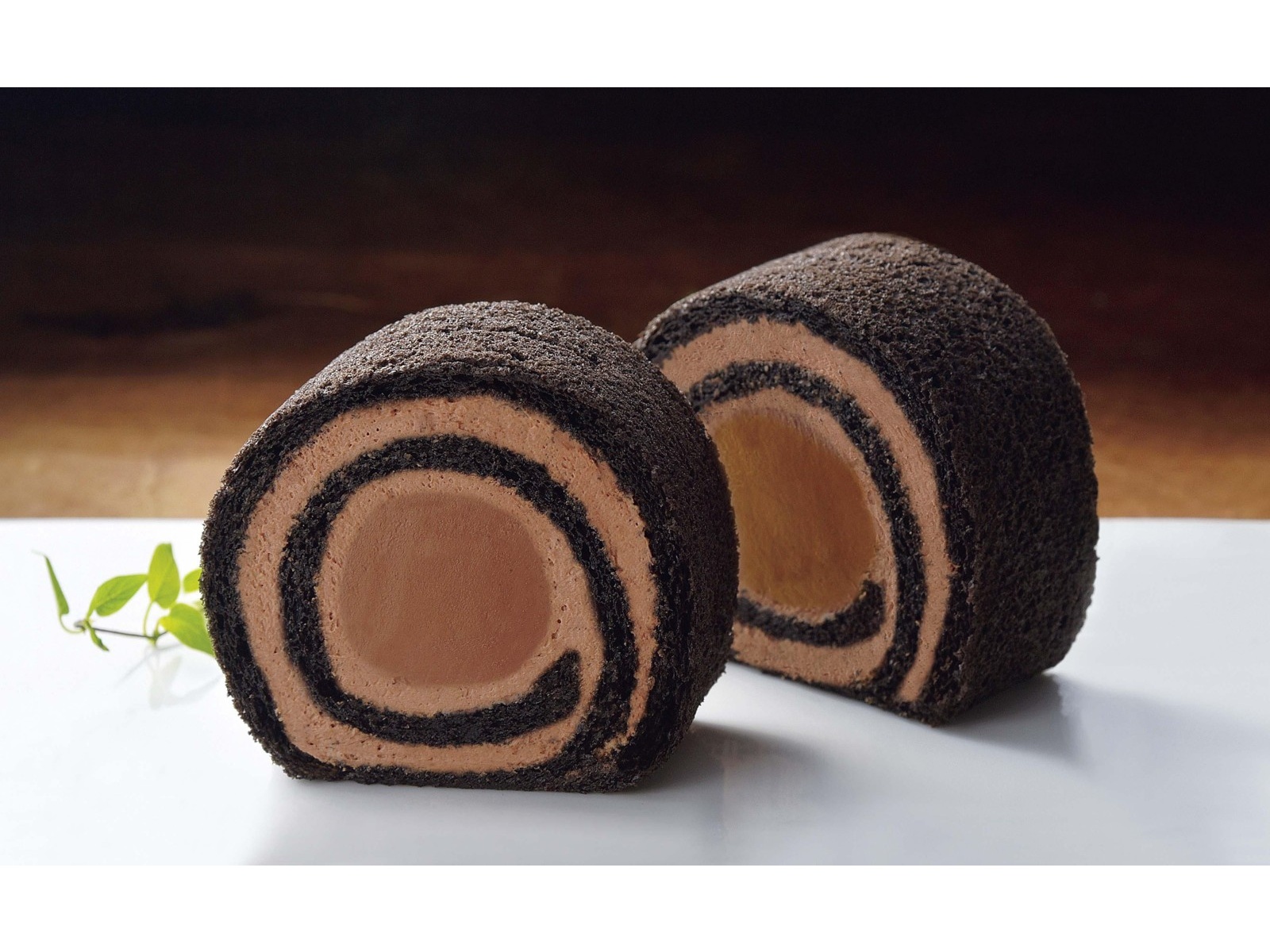 デカダンスドュショコラ 生チョコレートロールケーキ 1箱（1本