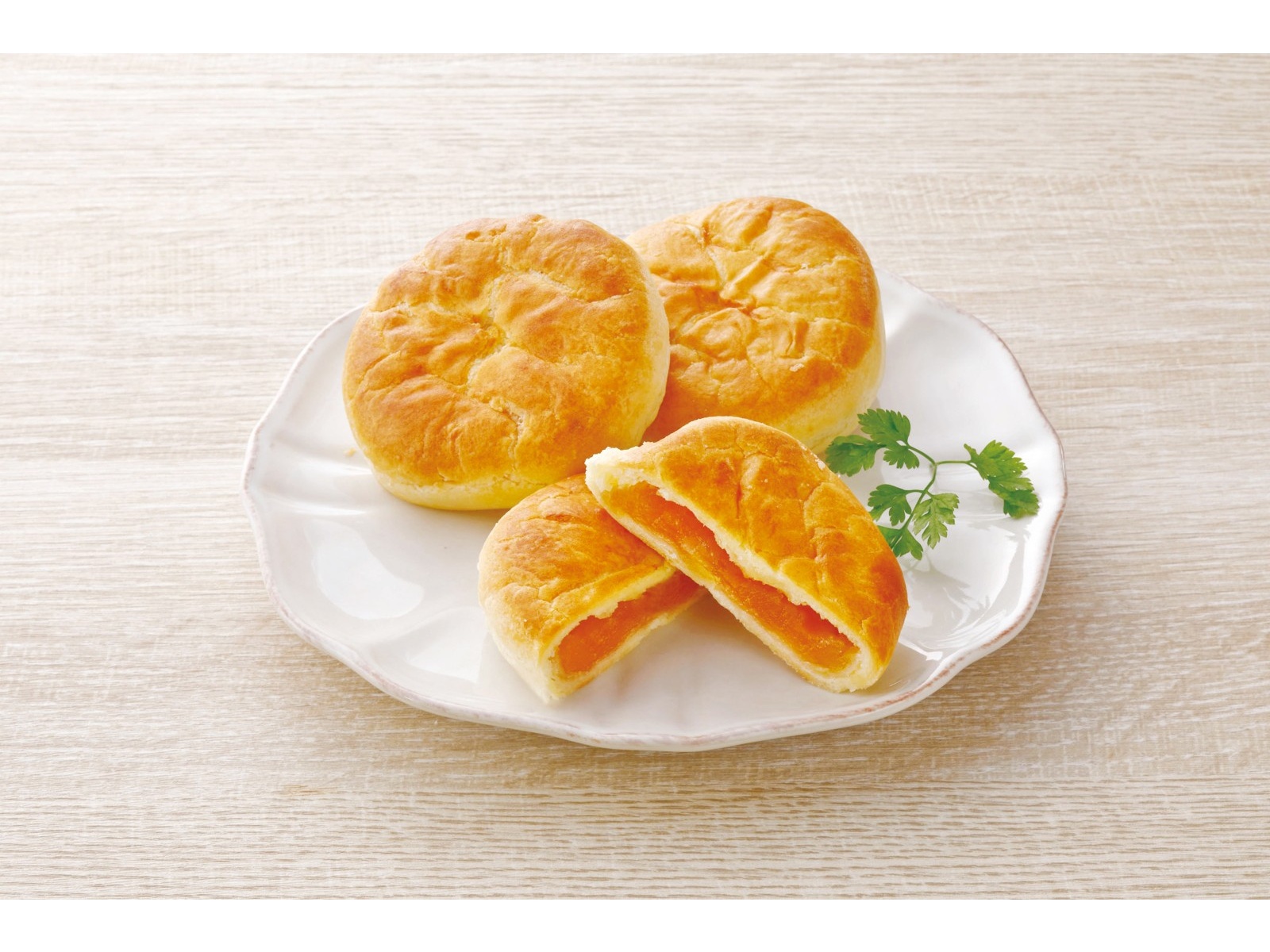 天恵製菓 国産りんごのアップルパイ 1箱（8コ入）| コープこうべ