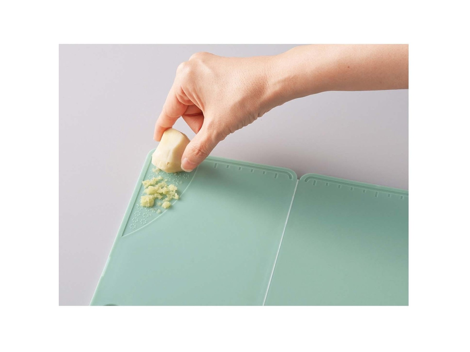 スマシェフ たためる多機能まな板 1枚 色おまかせ | WEB限定
