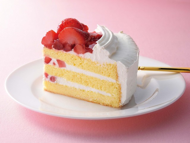 希少　ゴールドストロベリー　ケーキプレート Happy Birthdayプレート付】最高級洋菓子ケーゼザーネトルテ