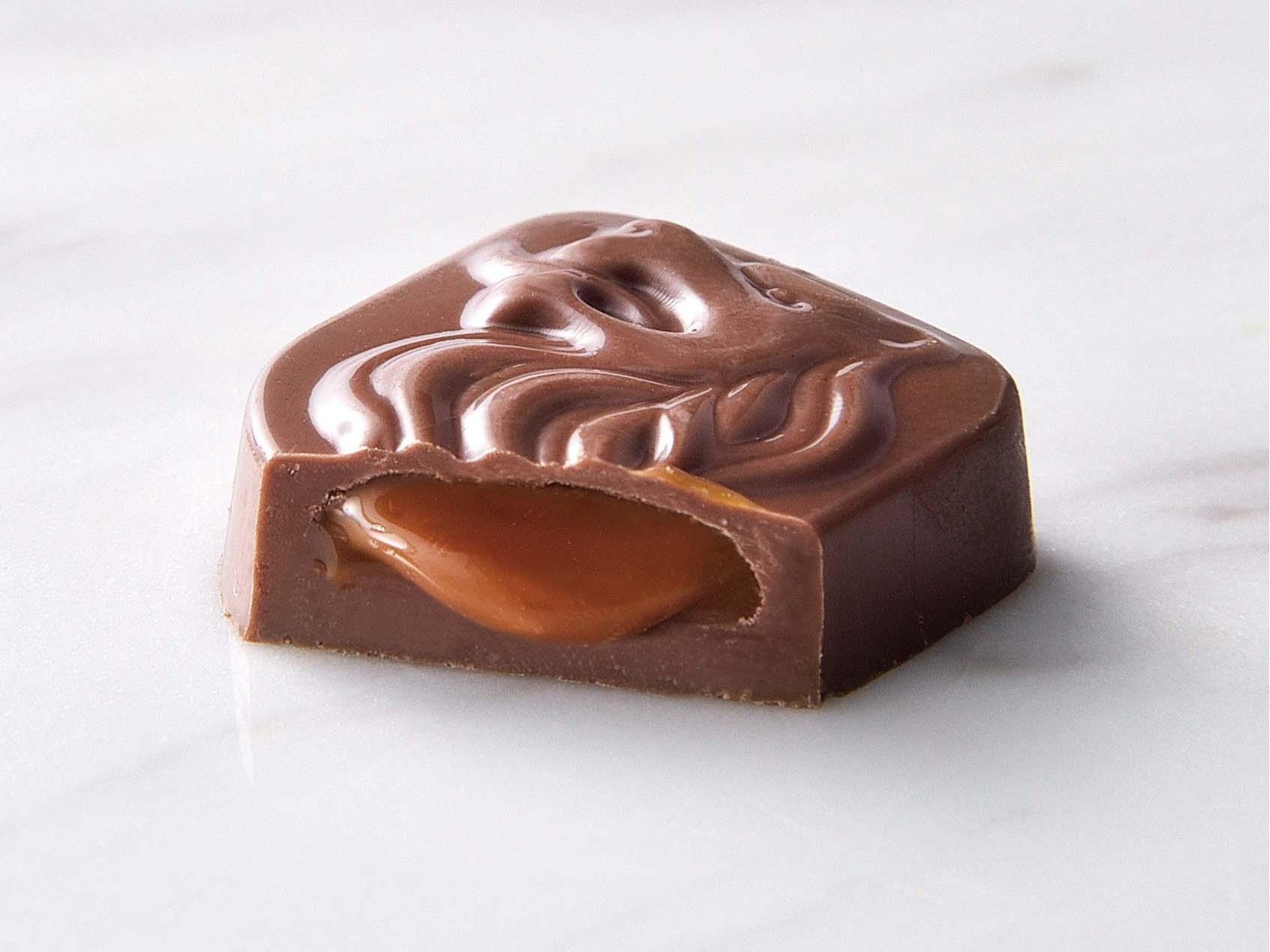 ゴディバジャパン マスターピースアソート フラワーボックス 1箱（209g