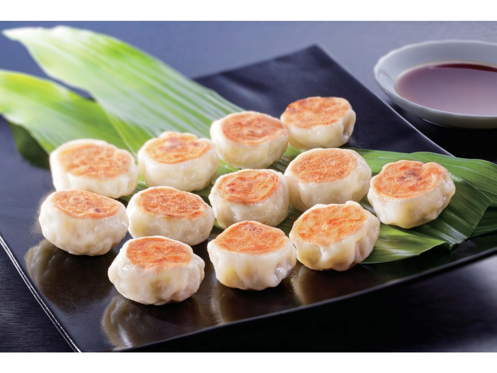 イトー屋 黒豚のジューシー焼き小籠包 216g(12コ入)| コープ