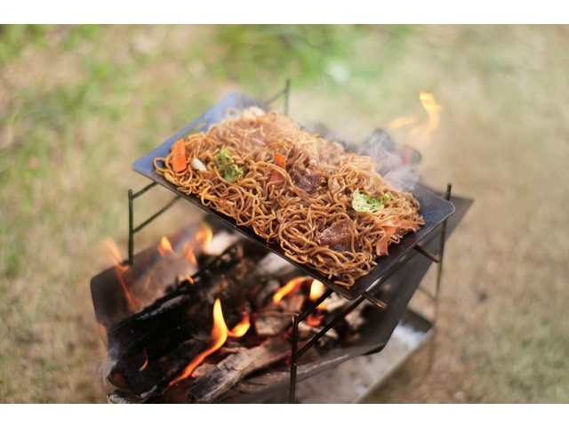 日清食品チルド アウトドアスパイス ほりにし監修焼そば 2人前