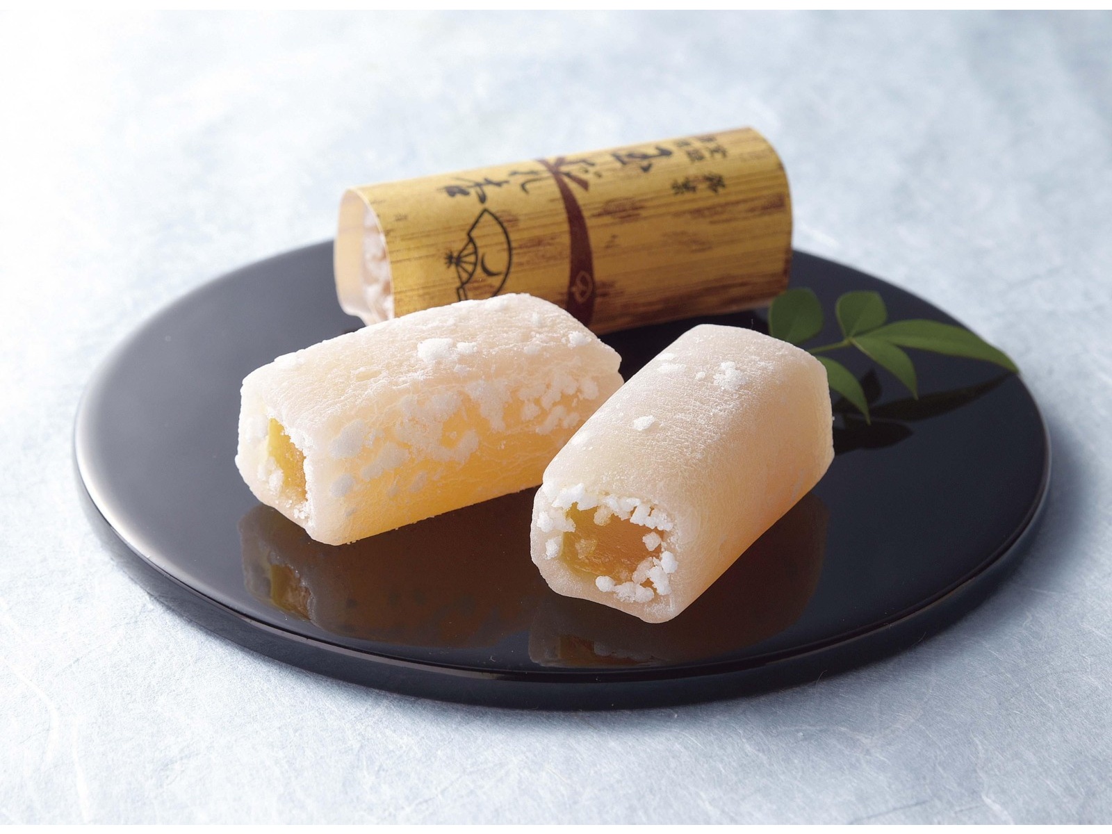 専用　　瓢文　玉垂れ文　みつ豆鉢　　氷コップ ガラス :: 輪つなぎ文 棗形 黒脚 氷コップ | COTTOU.JP 骨董の