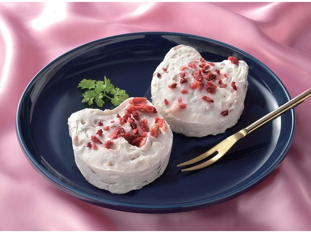 こうきかぁちゃん モモンガ用 新鮮フルーツ これ新しいおもちゃー？！🐷✨ モモンガをおもちゃと思って早速