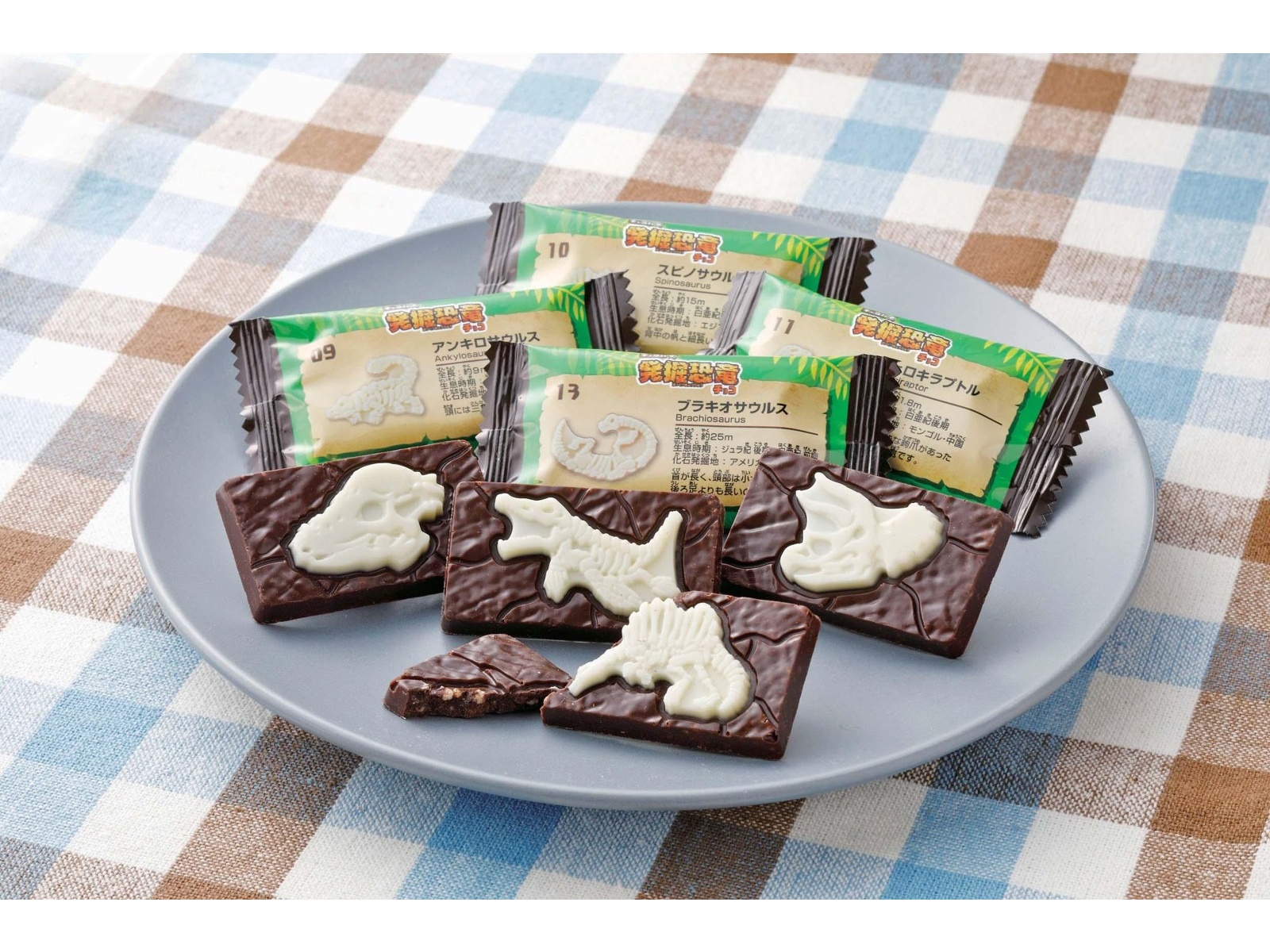 バンダイ キャラパキ発掘恐竜チョコ大袋 90g| コープこうべネット