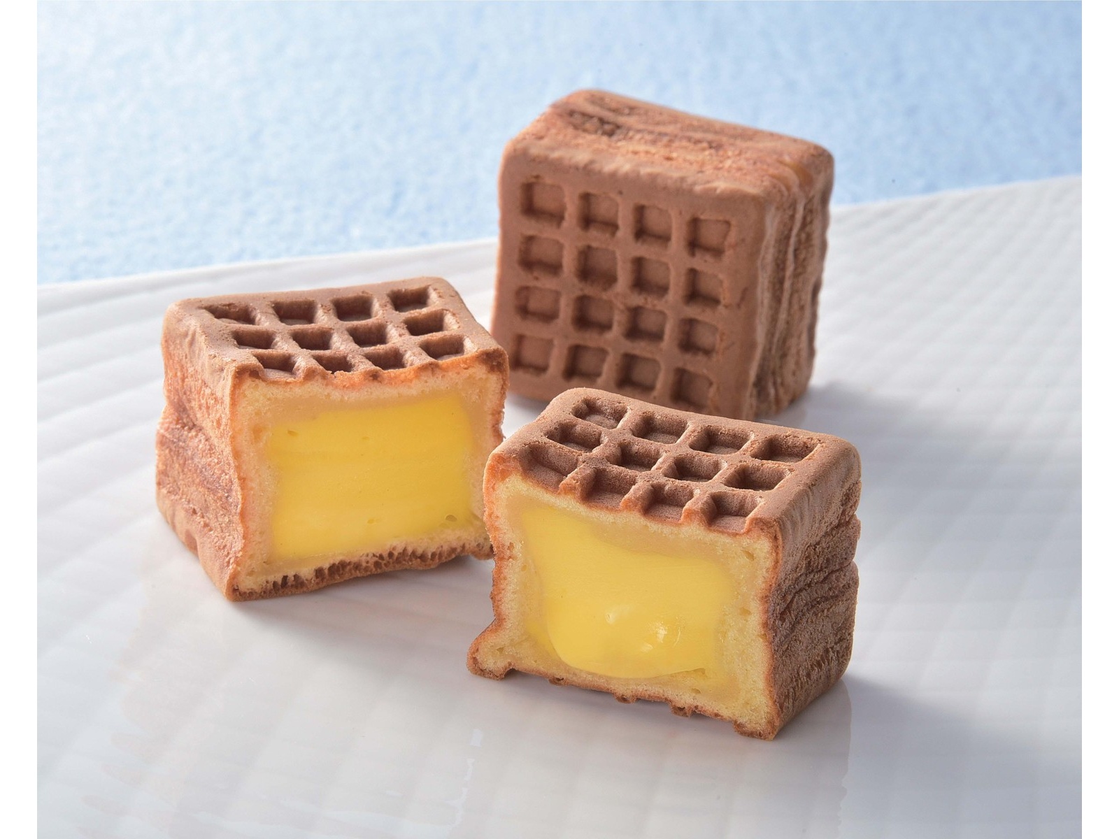 菓子司新谷 ふらのキューブWA！ffle 1箱（6コ入）| コープこうべ