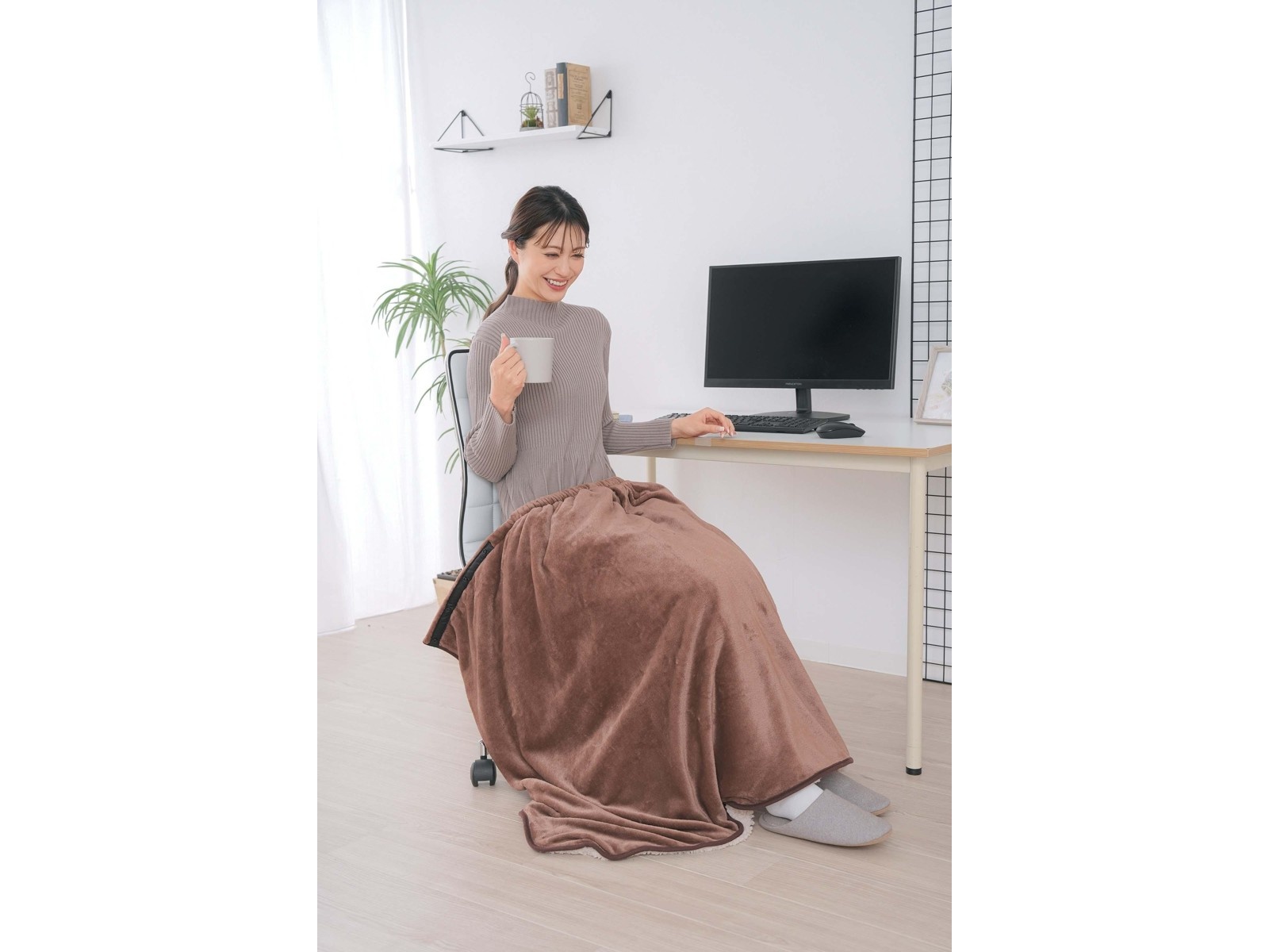 HOTαアルミ入り腰巻ブランケット 1枚 ブラウン| コープこうべネット