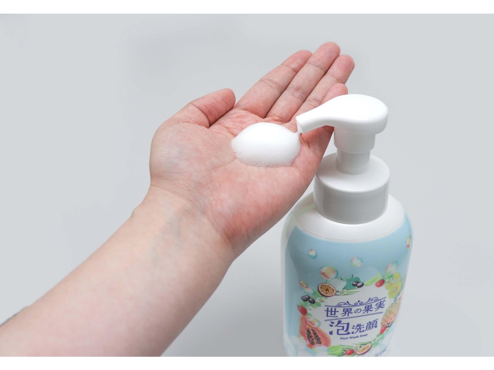 世界の果実 すっきり泡洗顔 ポンプ 500ml| コープこうべネット