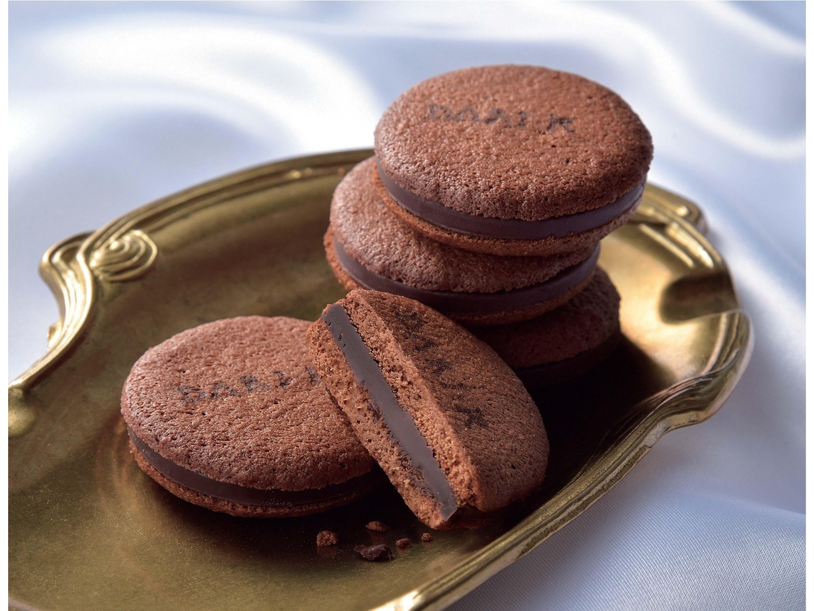 dari K カカオサンドクッキー（ダーク） 1箱（6枚入）| コープこうべネット