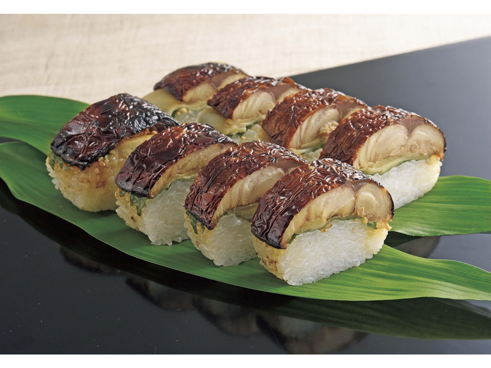 すし 若廣 醤油かおる 焼き鯖すし 1箱（8貫入）| コープこうべネット