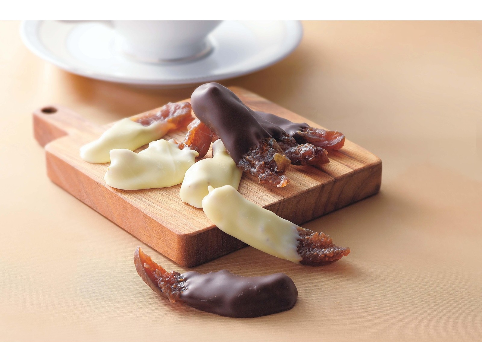 長手長栄堂 あわじいちじくチョコ 1箱（8コ入）| コープこうべネット