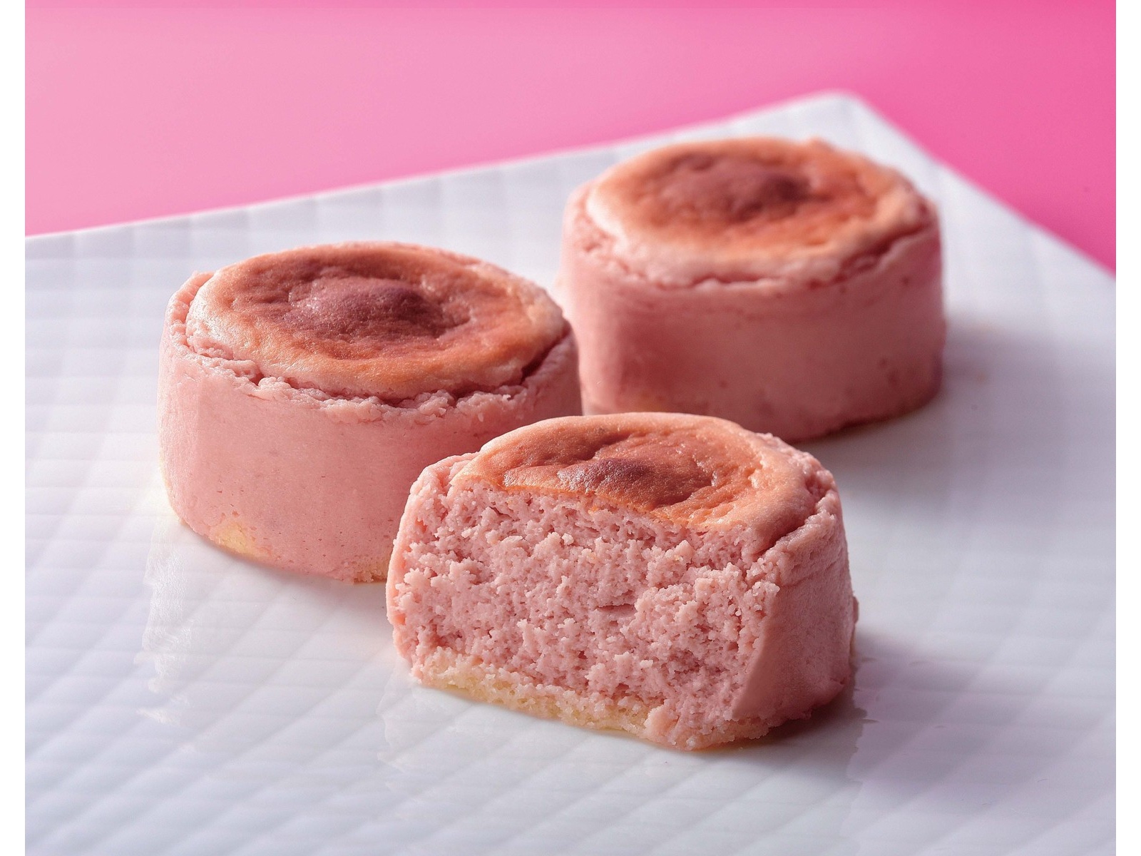 函館洋菓子スナッフルス めん恋いちごオムレット 1箱（4コ入