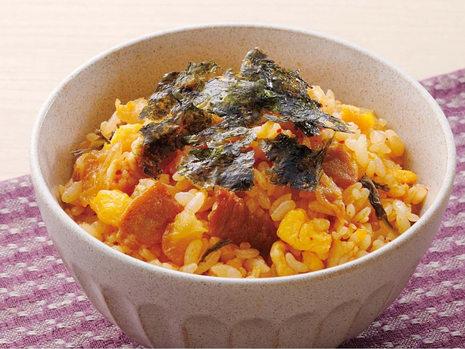 ユーユーフーズ ごま油香る豚肉とキムチとたくあんの混ぜご飯