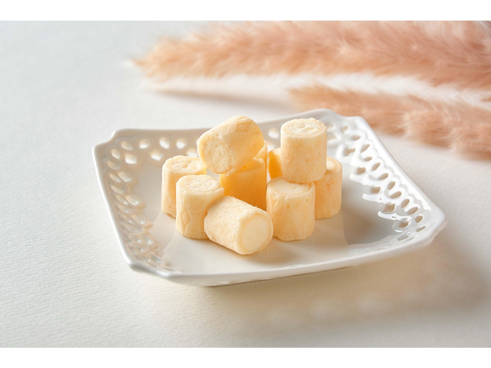 コクリコ 非売品 ‪‪❤︎‬ 土日限定価格 グリコ クリームコロン白<くちどけミルク> 48g| コープこうべネット