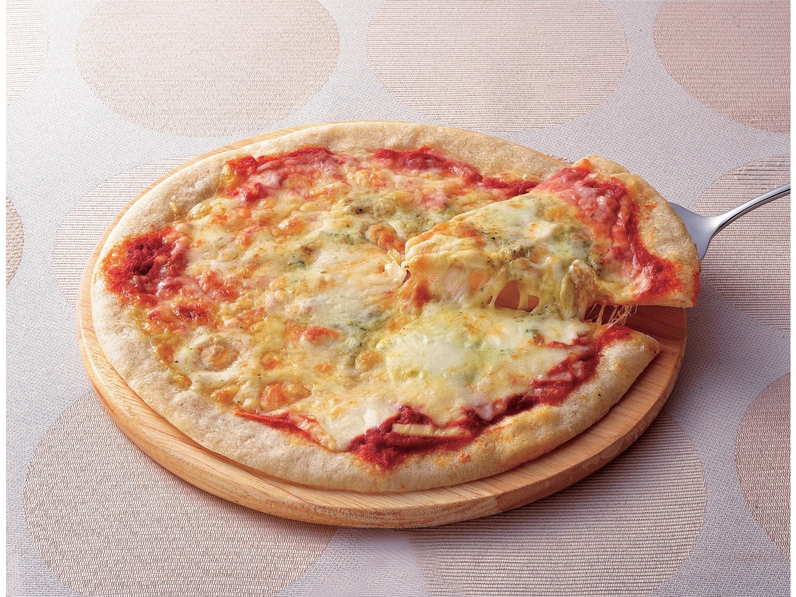 MCC 国産小麦粉のマルゲリータピッツァ 2枚（300g） | コープこうべネット