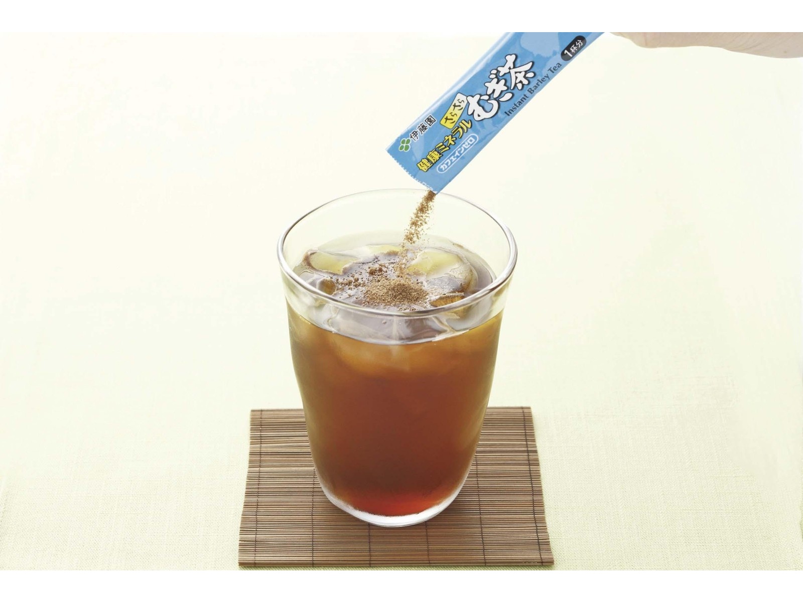 伊藤園 さらさらとける健康ミネラルむぎ茶スティック 0.8g×100本入