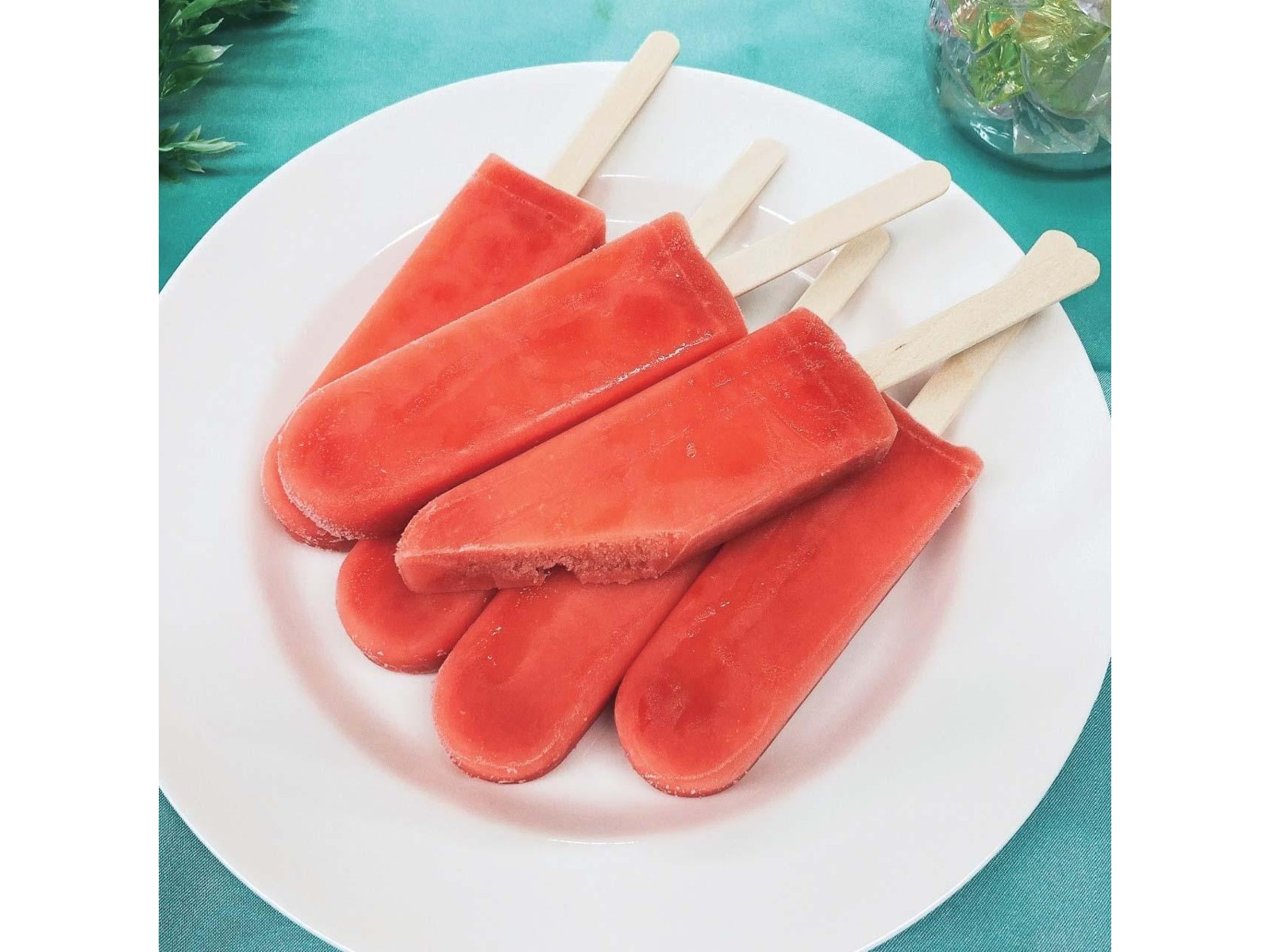 赤城乳業 大人なガリガリ君いちご 1箱（56ml×6本入）| コープ