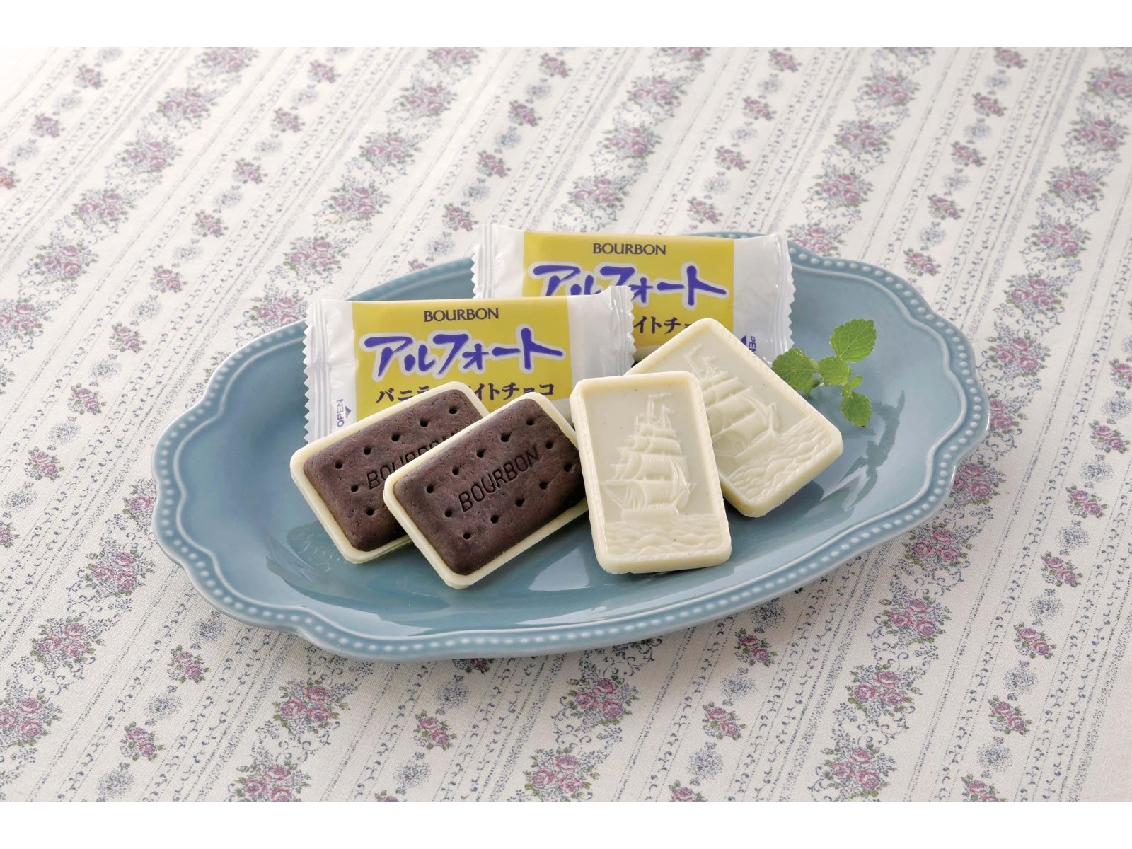 ブルボン アルフォートバニラホワイトチョコ 126g | コープこうべ