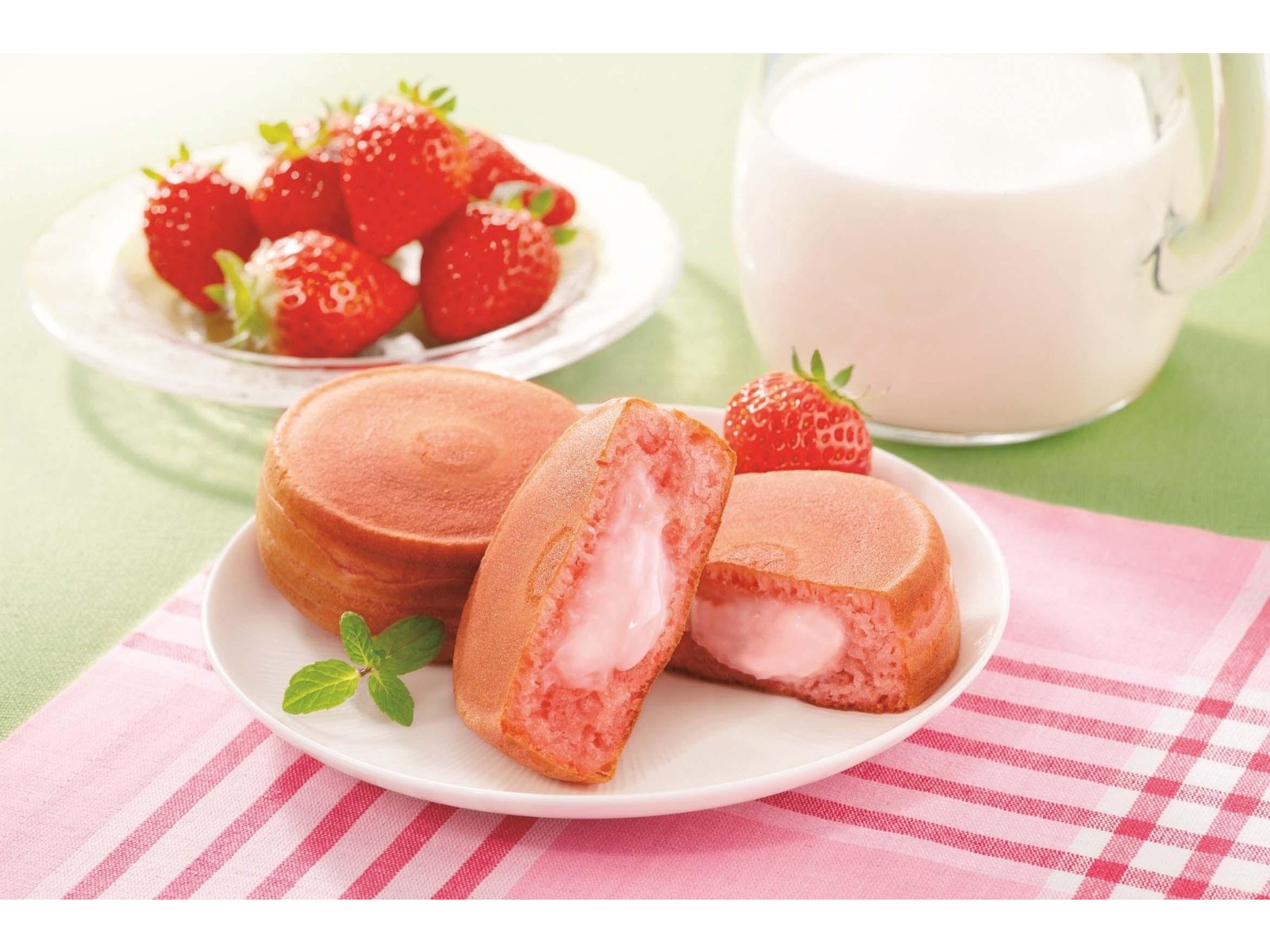 ニチレイ 今川焼とちおとめのいちごミルク味 4コ入（248g