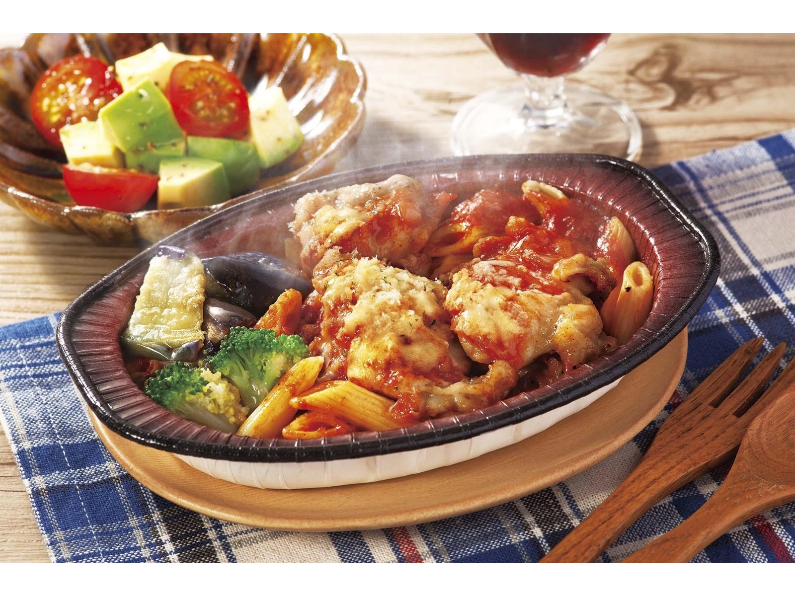 ニチレイ 若鶏もも肉と3種具材のグリル（香味屋監修トマトソース