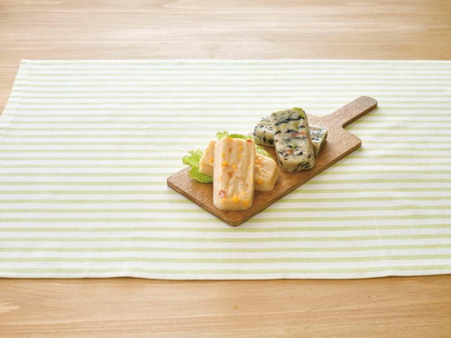 ニッスイ 速筋タンパクおさかなバー チーズとトマト 70g| コープ