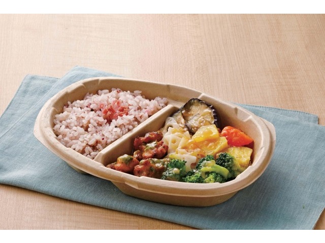 ニップン 五穀梅ご飯と彩り野菜とバジルチキン 1人前（300g