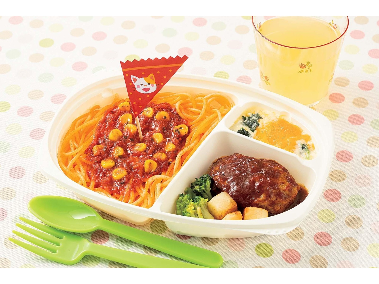 こぶたさま専用 CO・OP 5種の野菜を使ったお子さまプレート ナポリタン＆ハンバーグ
