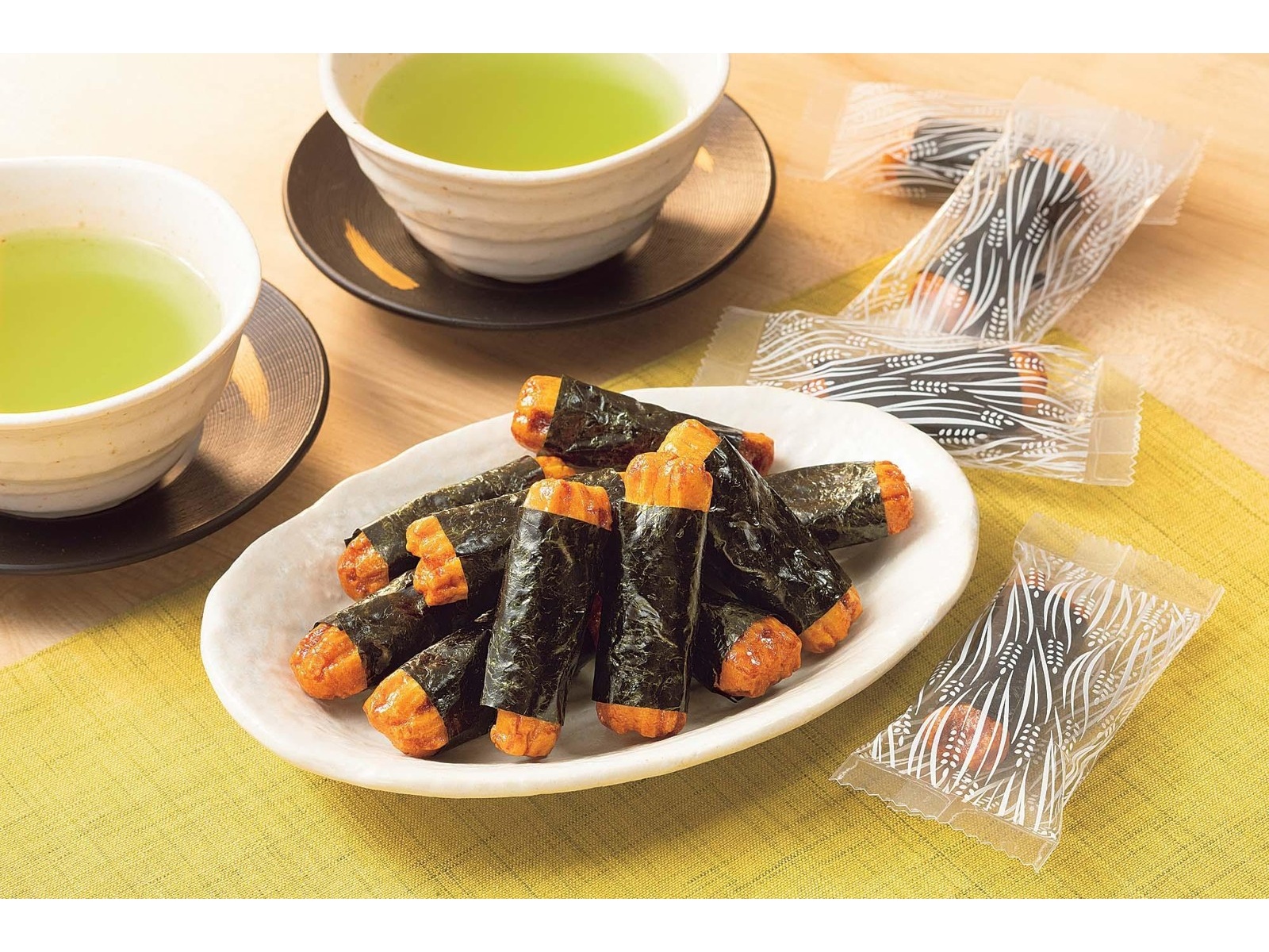 CO・OP こだわりの海苔巻おかき(有明産海苔使用) 14コ入 CO・OP こだわりの海苔巻おかき(有明産海苔使用) 14コ入