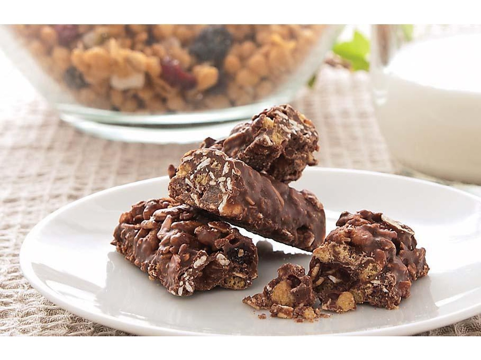 CO・OP フルーツグラノーラチョコレート 110g(個包装込み)| コープ