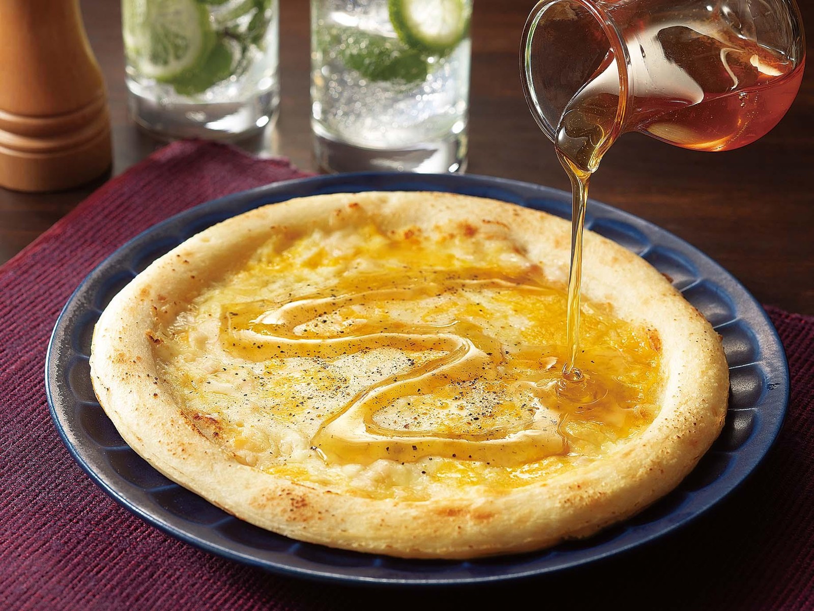 CO・OP 5種の濃厚チーズピザ 1枚入| コープこうべネット