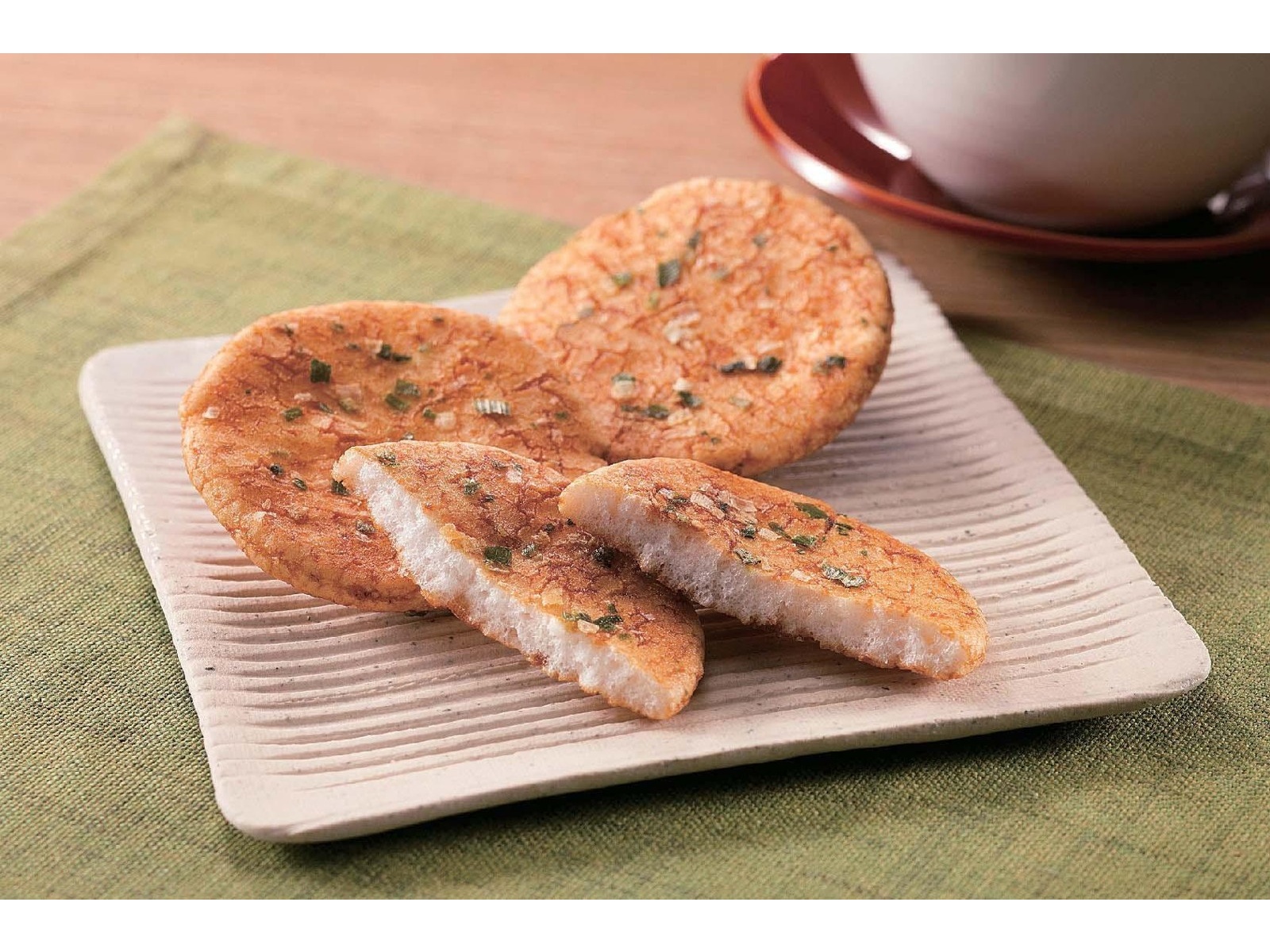 CO・OP 深谷ねぎを使った ねぎ味噌せんべい 70g | コープこうべネット