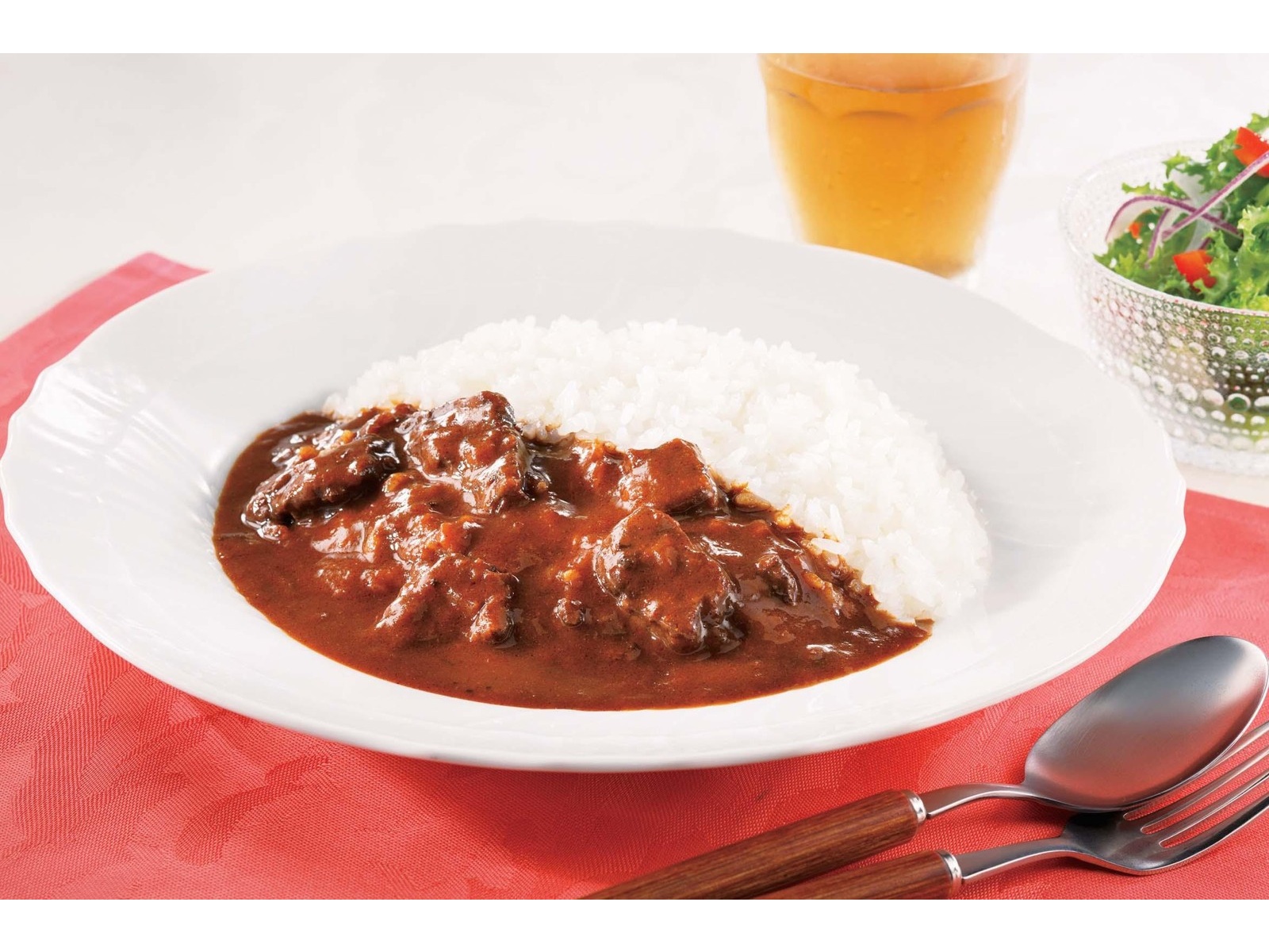 ハウス レストラン仕様 ビーフとオニオンのカレー中辛 200g | コープ
