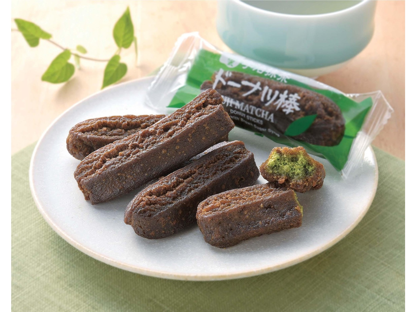 フジバンビ 黒蜜宇治抹茶ドーナツ棒 1袋（8本入） | コープこうべネット